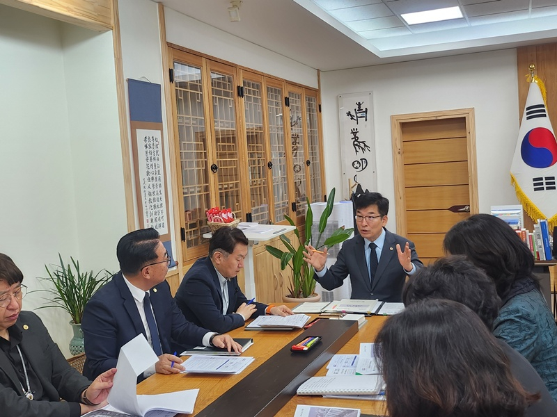 충북교육청, 동료직원 비보에 깊은 애도...조직 안정 최우선.jpg
