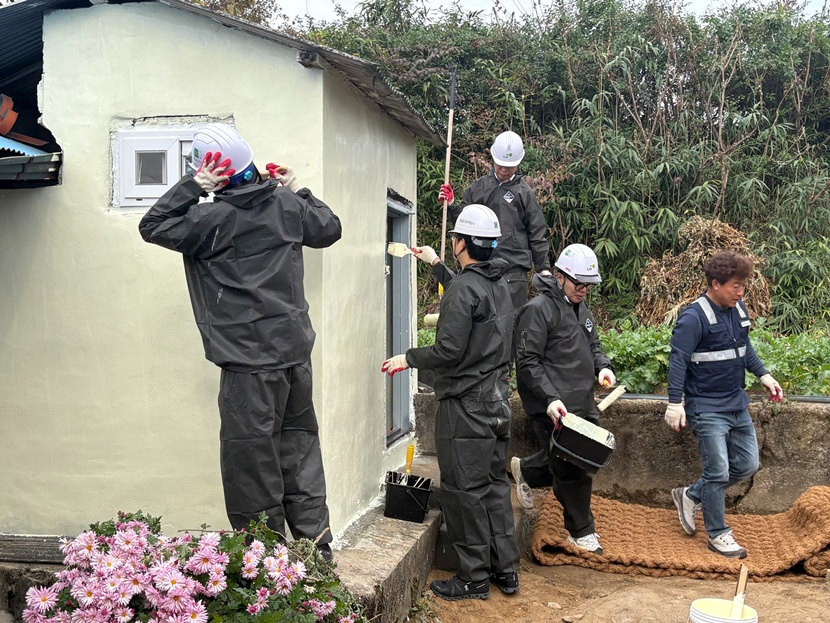 15.2 청주시, 충청대학교 졸업생과 ‘사랑의 집수리’ 진행. 사진2.jpg