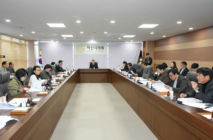 사진1_아산시의회 2025년 제5회 의원회의 개최.JPG