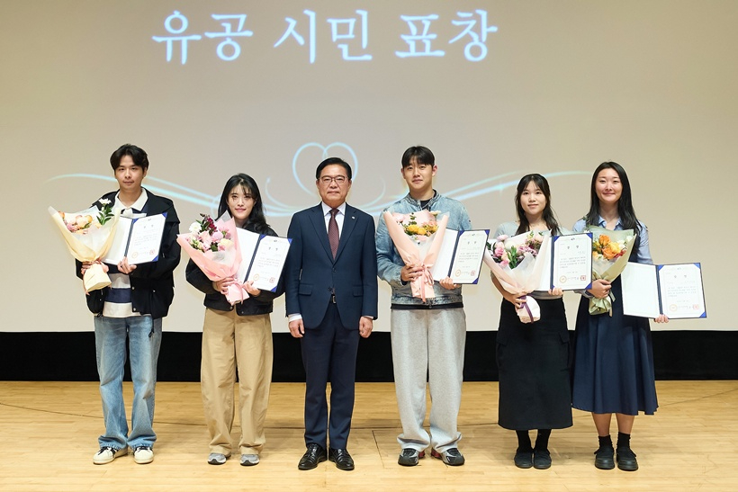 스마트정보과(2025 천안시 데이터 분석 아이디어 경진대회 시상).jpg