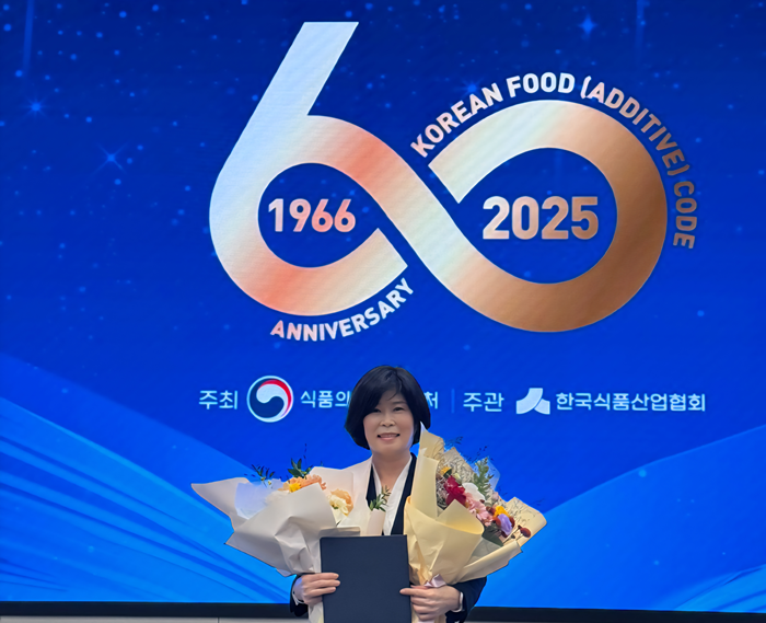 사진 1. 서희재 교수가 식품의약품안전처장 표창을 수상했다.png