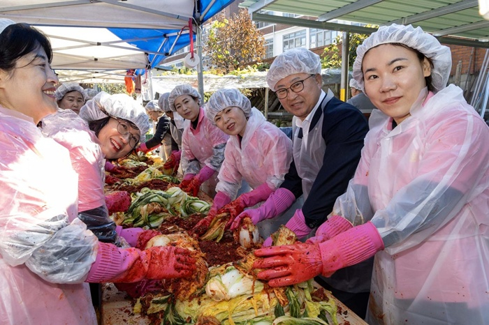 3. 대전 대덕구 장애인자립생활센터, 3000포기 김장 담가 이웃에 온정 전달(2).jpg