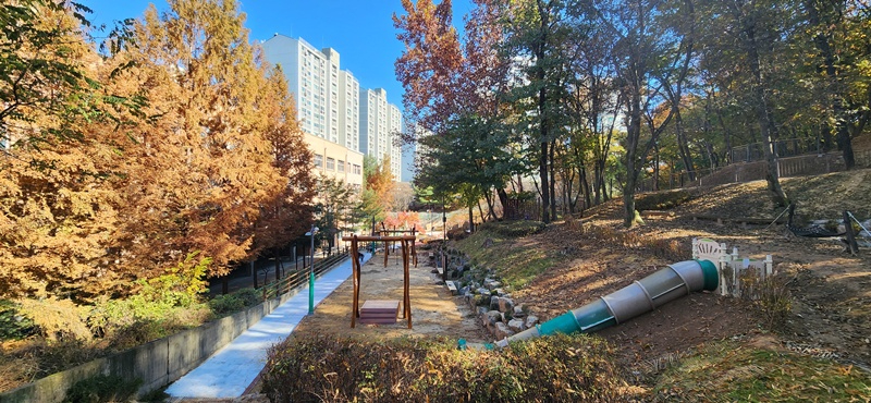 01.1 청주시 성화근린공원 모두를 위한 무장애 도시숲으로 새단장. 사진(조성 후).jpg