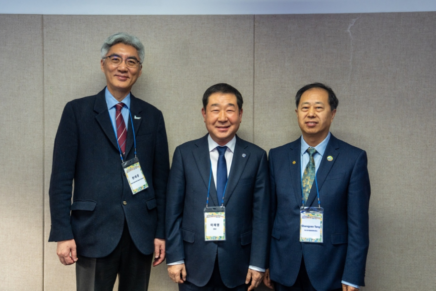 증평군 FAO와 지속가능 농업 공동협력 나서(한태준 총장, 이재영 군수, 탕 솅야오 소장).jpg