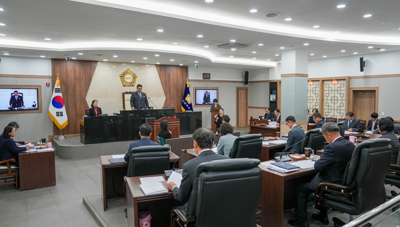 괴산군의회 제347회 제2차 정례회 개회.jpg