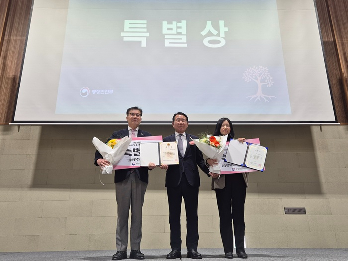 251121 도의회, 지방의회 우수사례 경진대회 특별상 수상1.jpg