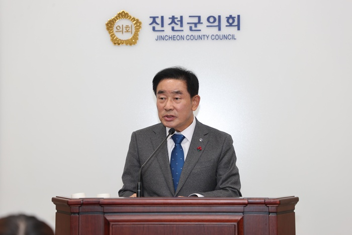 송기섭 진천군수 시정연설 사진.jpg