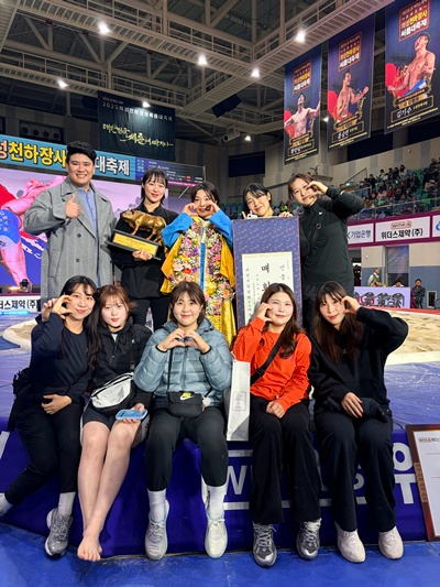 괴산군청 여자씨름단, 의성천하장사씨름대회서 매화급 우승.jpg
