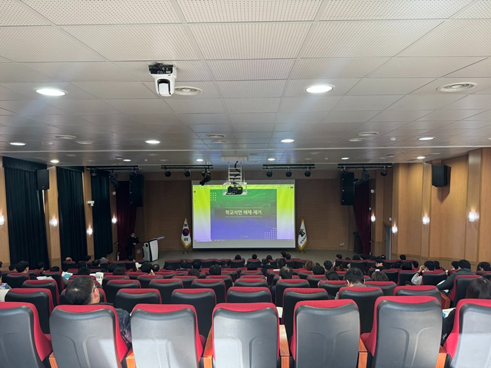 (12. 12. 추가보도자료) 충북교육청, 2025년 겨울방학 석면 해체, 제거 관계자 교육실시 사진1.jpeg