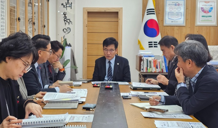 윤건영 교육감, 학생맞춤통합지원 교사 부담 줄이는 것이 교육의 본질 지키는 것 사진.jpg