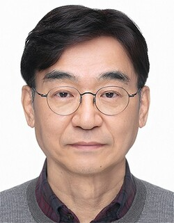 충북대 보도자료(충북대 지능로봇공학과,「뉴로컴퓨팅 기반 스마트 모빌리티 기술개발 사업」 성과로 센서 융합·경량 인공지능 분야 국제 최고 수준 연구 성과 잇따라) 기석철 교수.png
