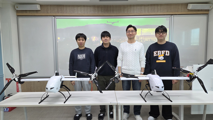 충북대 보도자료(‘떼비행’ 드론 기술 상용화…틸트로터 시장 노린다).png