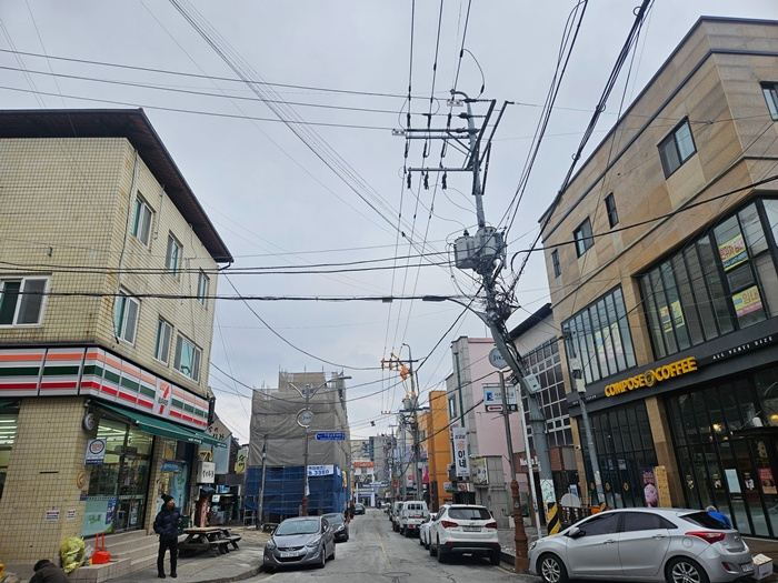 02.1 청주시, 서원대 후문 먹자골목 전선 지중화한다_현장사진.jpg