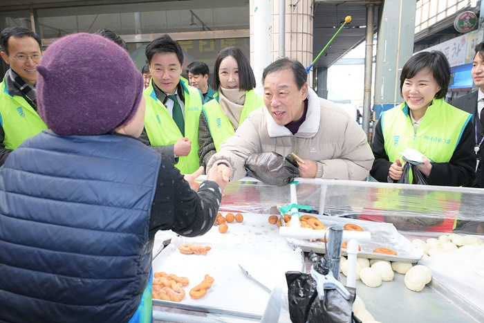 최민호_시장__대평시장서_설_명절_준비(소상공인과).jpg