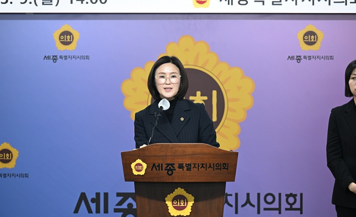 제104회 임시회 브리핑 (8)_김현미 행복위원장.jpg
