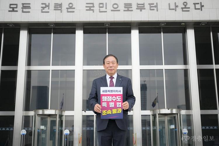 최민호_시장__국회국토법안심사소위_방문1(대외협력담당관).jpg