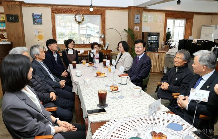 충북교육청, _아이 때문에 머무는 충북_, 품꿈온마을배움터_ 추진(사진1).jpg