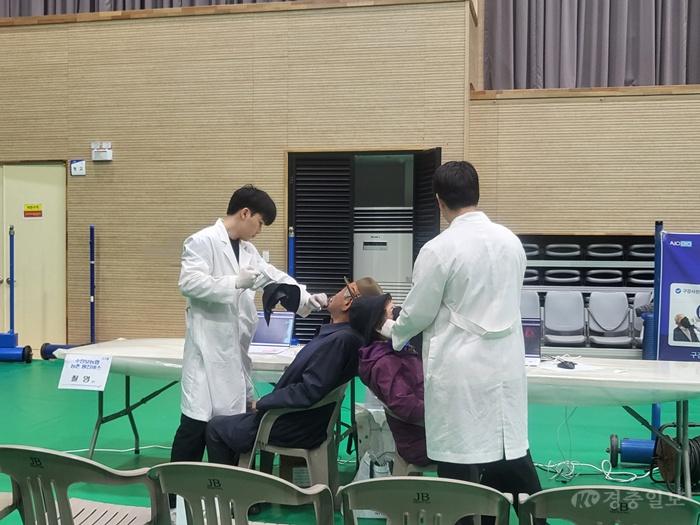 충주시, ‘농촌 왕진버스’로 찾아가는 의료서비스 제공(2025년 수안보면 운영사진) (1).jpg