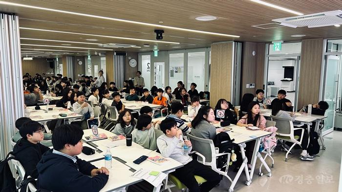 교육도서관, _토론형 2026. 같이(가치)책 청소년 인문학 콘서트_ 개최(사진2).jpg