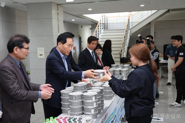 천원의 아침밥 행사 사진1.JPG