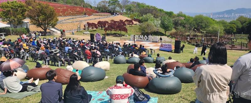 4. '봄이면 다시, 영인산 철쭉'… 아산시, '제4회 영인산 철쭉제' 개최.jpg