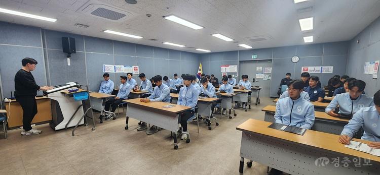 축구종합센터건립추진과(천안시티fc선수단 유물기증 참여 홍보) (1).jpg