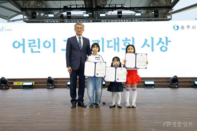 ‘충주의 날’, 시민과 함께해 더 기쁜 팡파레!) (2).JPG