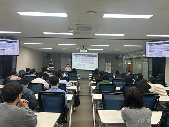 자연과학교육원, _수학클리닉 전문가 과정 연수_ 운영(사진1).jpg