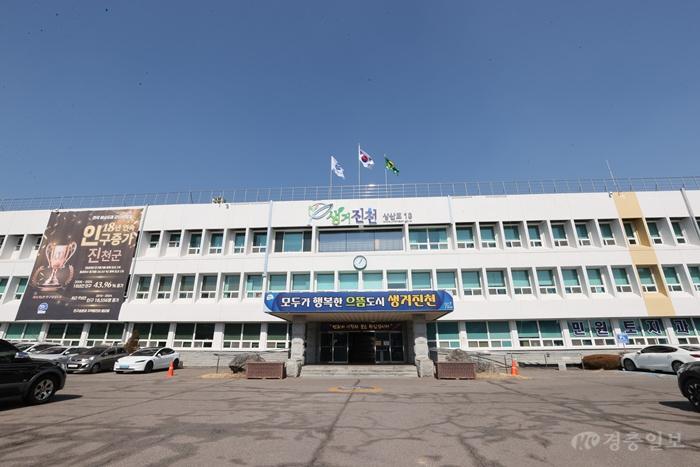군 청사 전경1.JPG