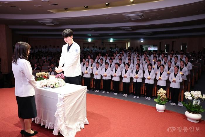 충북대 보도자료(간호대학, ‘제12회 나이팅게일 선서식’ 개최…예비 간호인 59명 사명 다짐) (1).JPG
