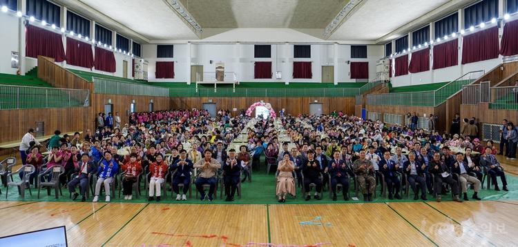 증평읍 어버이날행사 단체사진.jpg
