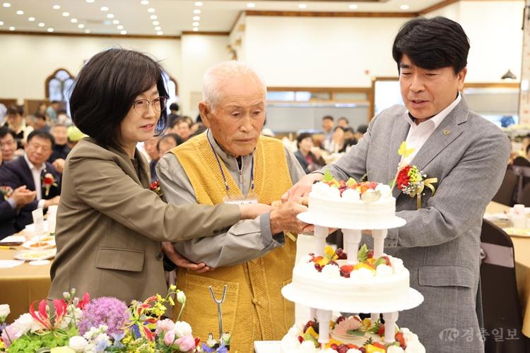5.8.보은군, 어버이날 맞아 구순·상수 어르신 생신잔치 개최(1).jpg
