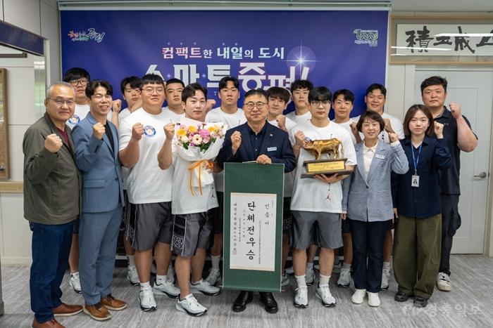 증평군청인삼씨름단 단체전 우승 봉납식.jpg
