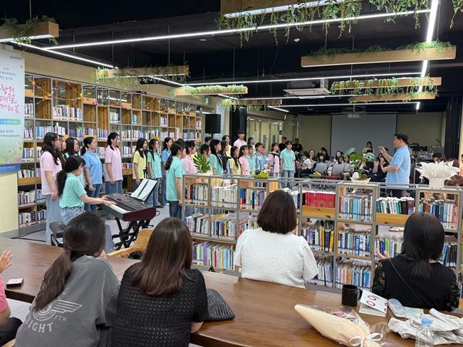 중원교육문화원, 중원예(藝)뜨락합창단, _사랑의 계절 함께헤 봄_ 작은 음악회 개최(사진1).jpg