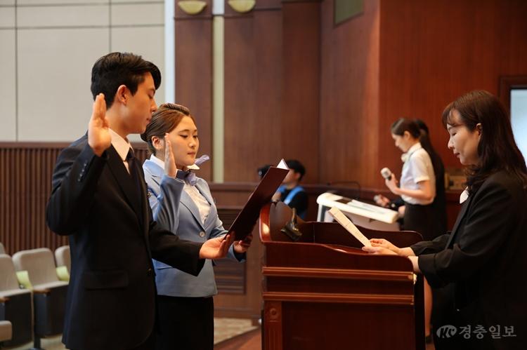 사진 1. 선문대 항공서비스학과 학생이 비전 선언을 하고 있다.JPG