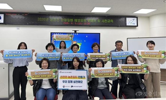 위촉식 사진.jpg