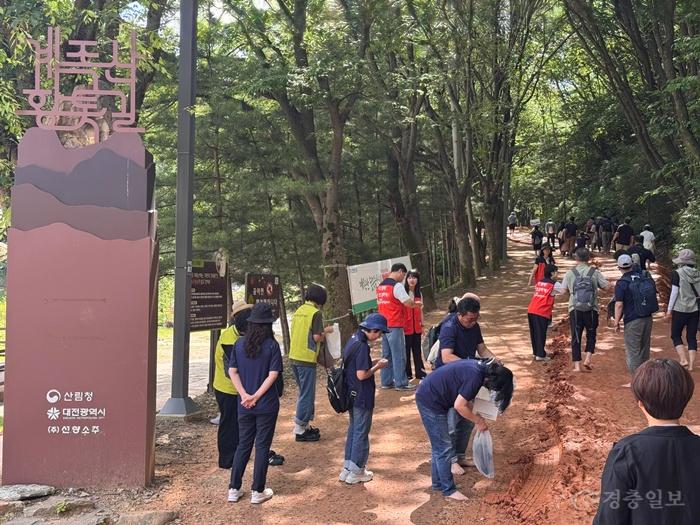 2. 대전 대덕구 정신건강복지센터, ‘계족산 힐링 맨발걷기 행사’개최.jpeg