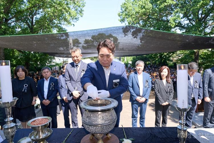 1. 아산시, 제71회 현충일 추념식 개최… “나라 위한 헌신 끝까지 기억”(1).jpg