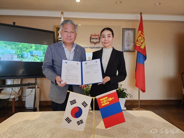 몽골 유니버셜 폴리텍 컬리지.jpg
