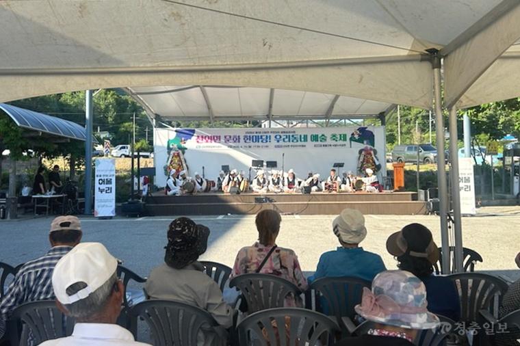 6.16.산외면, 주민이 함께 만든 문화 한마당 성황(풍물보존회 앉은반 사물놀이).jpg