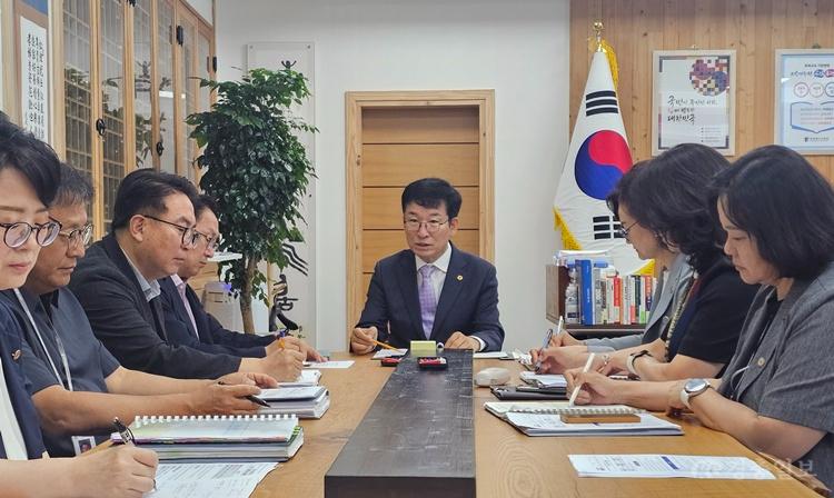 (6.19. 추가보도자료) 윤건영 교육감, 폭염·집중호우 대비 학교 안전점검 강화 당부 사진.jpg