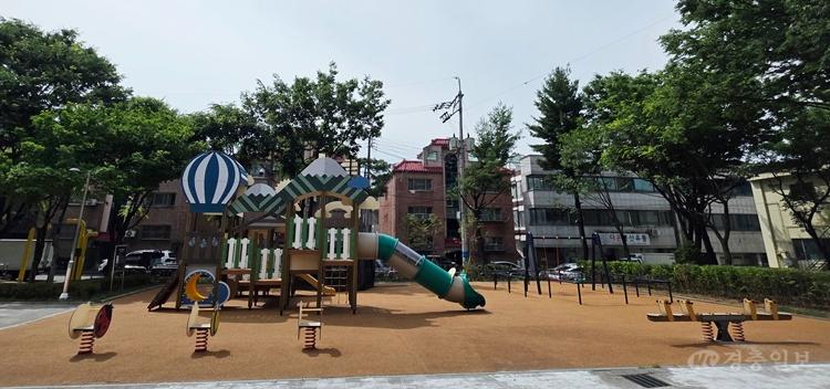 02.1 청주시, 무지개어린이공원 개선 완료… 쾌적한 쉼터로 탈바꿈. 사진.jpg
