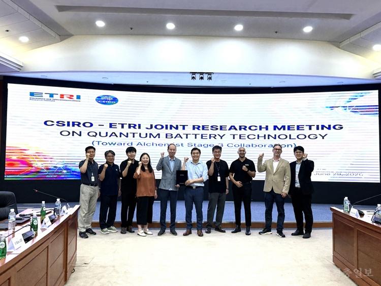 CSIRO-ETRI 양자배터리 공동연구 회의 기념촬영.jpg