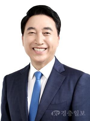 박수현_충남도지사_동정용_사진.jpg