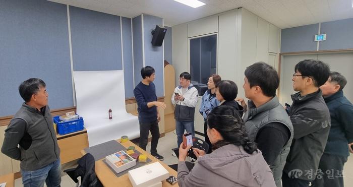 5. 스마트폰 하나로 상품 경쟁력 높인다…아산시, 농산물 콘텐츠 촬영 교육.jpg