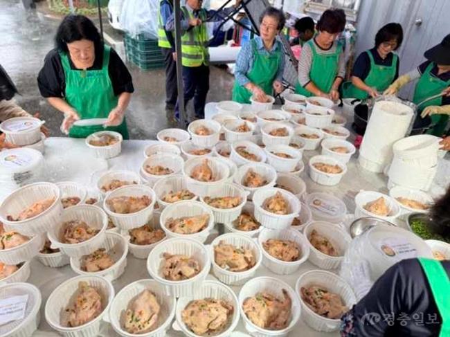8-2 청북읍 새마을회 정성 담은 삼계탕 750인분으로 취약계층 어르신 건강한 여름나기 응원.jpg