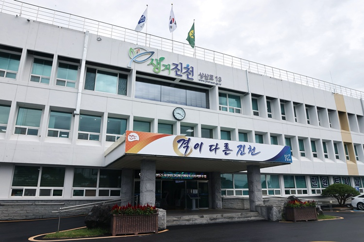 진천군 청사 전경.jpg