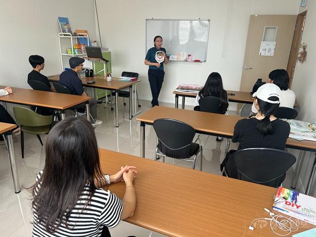 보람동 위탁교육기관(사계절)에서 간담회를 진행중이다.jpg