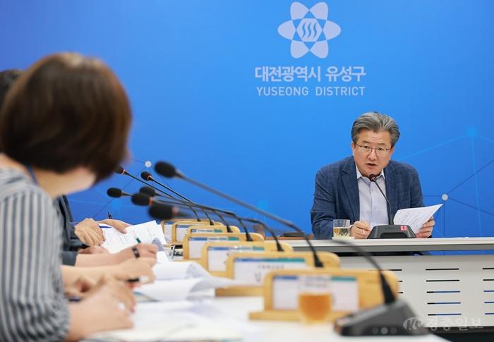 (7 13) 1 정용래 유성구청장 의회와의 협력소통에 만전 기하라 사진.jpg