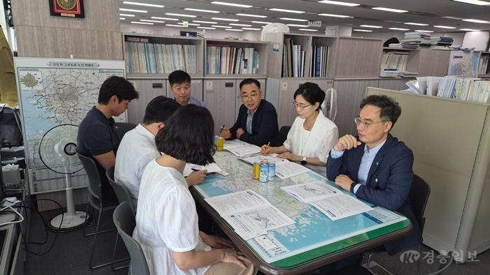 충북도, 2027년 정부예산 확보 총력… 국토교통부 방문.jpg